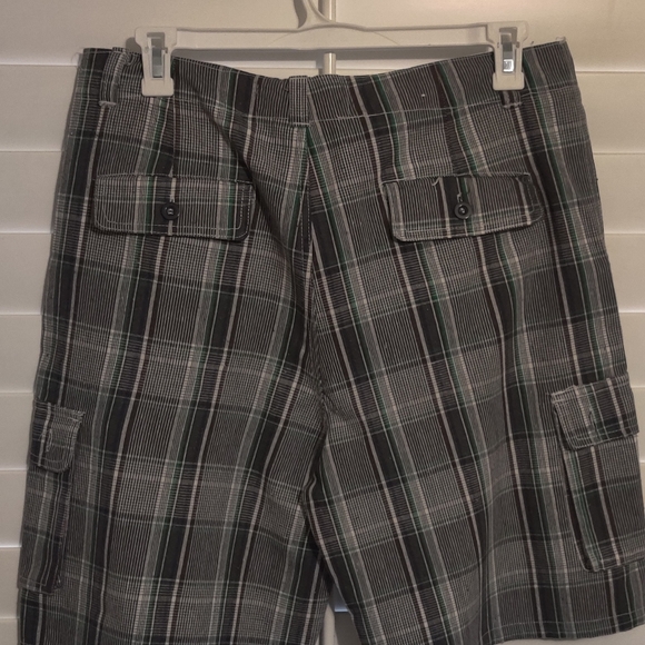 Men's Plaid Cargo Shorts - Picture 2 of 3